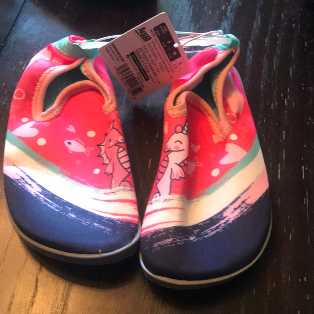 New With Tags  Size Large 9-10 Sun Smart Hi Top Flip Flop